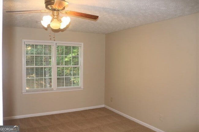 Building Photo - 102 Sauterne Way