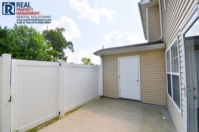 Building Photo - Two bedroom townhome in GREAT location! Wa...