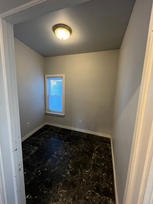 Building Photo - 13 Clark St