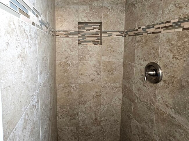 Building Photo - 9924 Crawford Ave