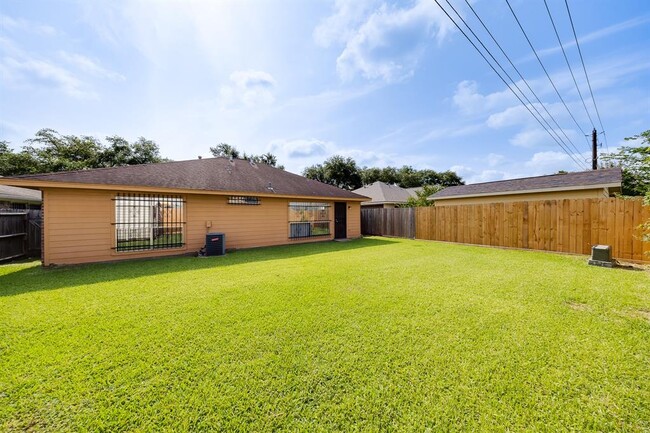 Building Photo - 12914 Townwood Dr