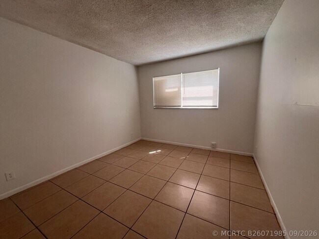 Building Photo - 645 SW 20th Ct
