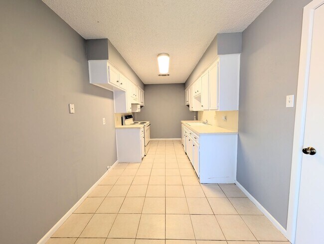 Building Photo - 6108 37th St