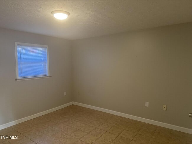 Building Photo - 1001 Kiser Blvd