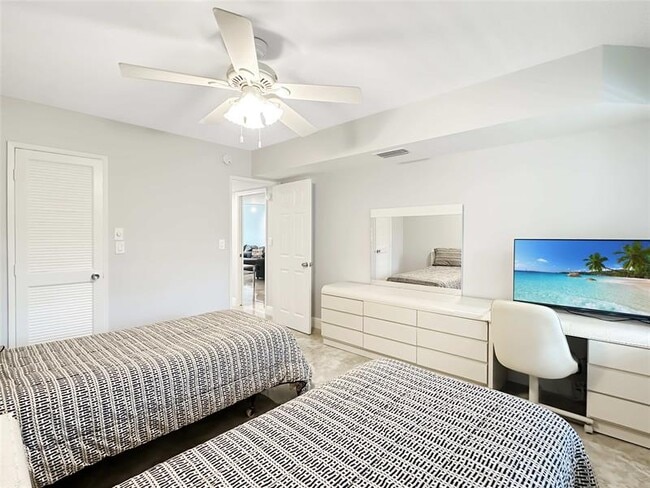 Building Photo - 3505 Oaks Way