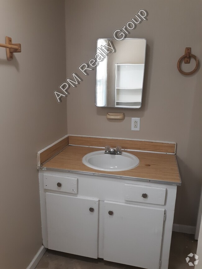 Building Photo - Updated one bedroom duplex