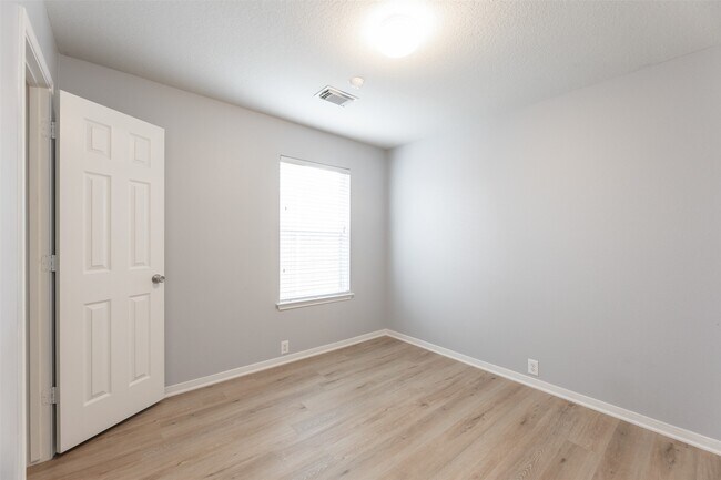 Building Photo - 16522 Grenada Falls Dr