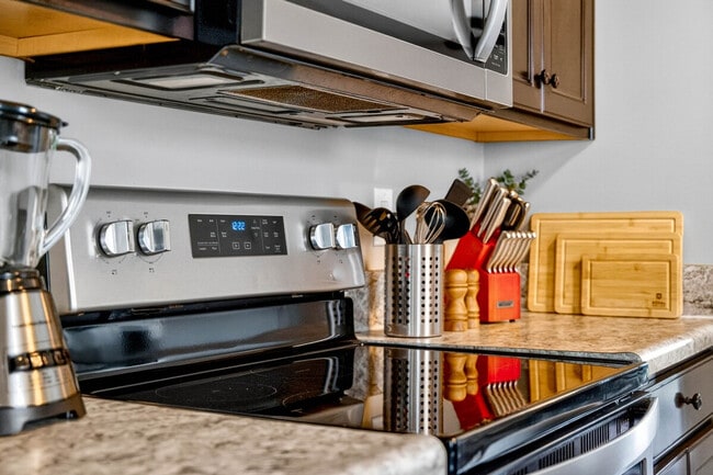 Building Photo - 2024 Shadow Creek Blvd