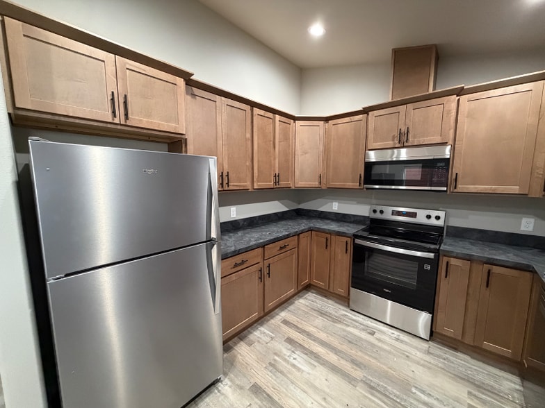 Building Photo - 1333 Lynn Ave