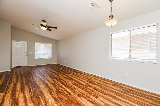 Building Photo - 4883 E Meadow Lark Way