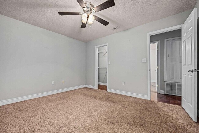 Building Photo - 202 Brittany Ln