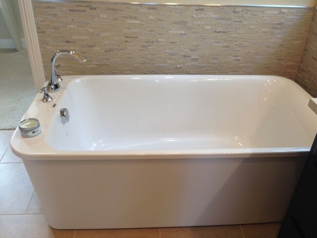 Building Photo - Gorgeous Model Spacious Folsom Unit!