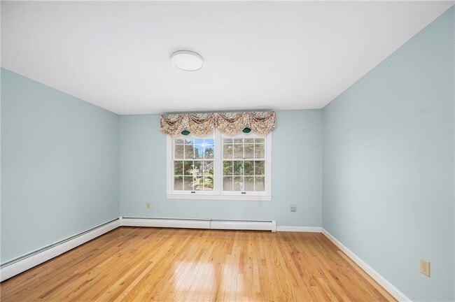 Building Photo - 33 Sakonnet E