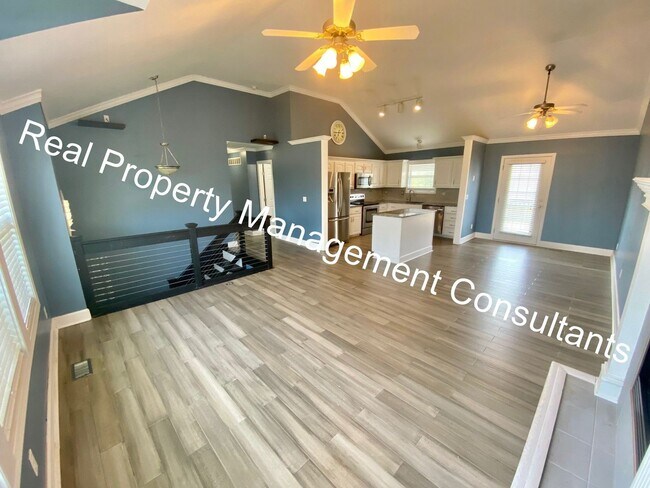 Building Photo - 3 Bedroom in Lees Summit School District