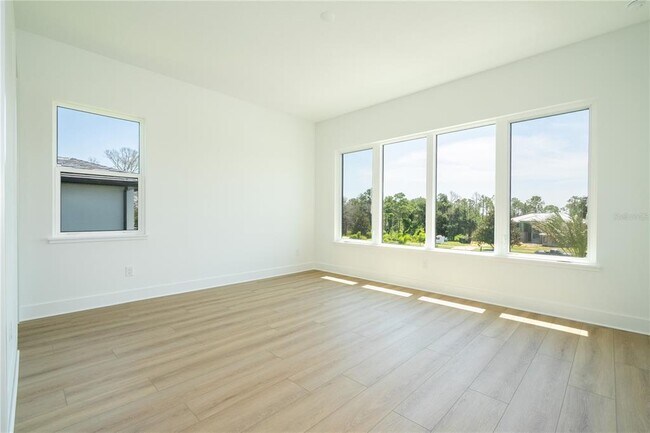 Building Photo - 16044 Pendio Dr