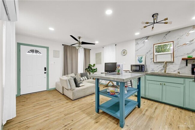 Building Photo - 600 E Bell Ave