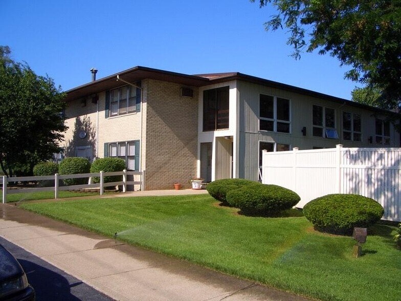 Building Photo - 8801 Schneider Ave