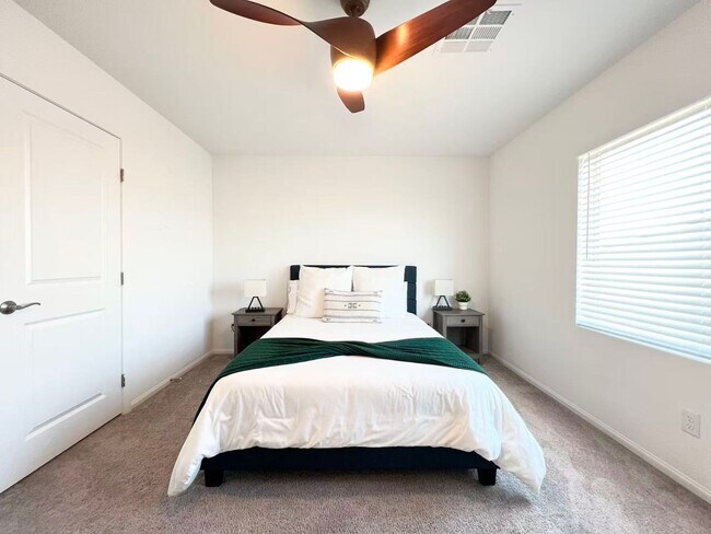 Building Photo - Beautiful 3-story home with 4 bedrooms and 3.5 bathrooms