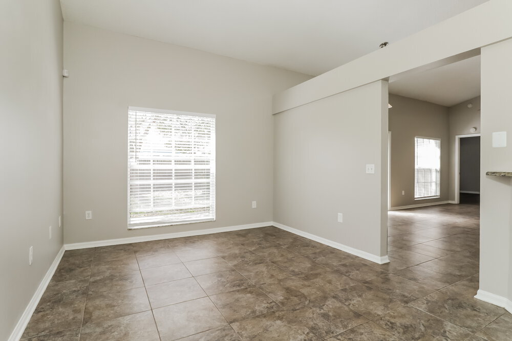 Building Photo - 10244 Rainbow Oaks Dr