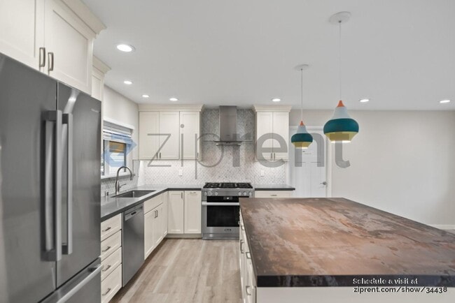 Building Photo - 692 Pomeroy Ave