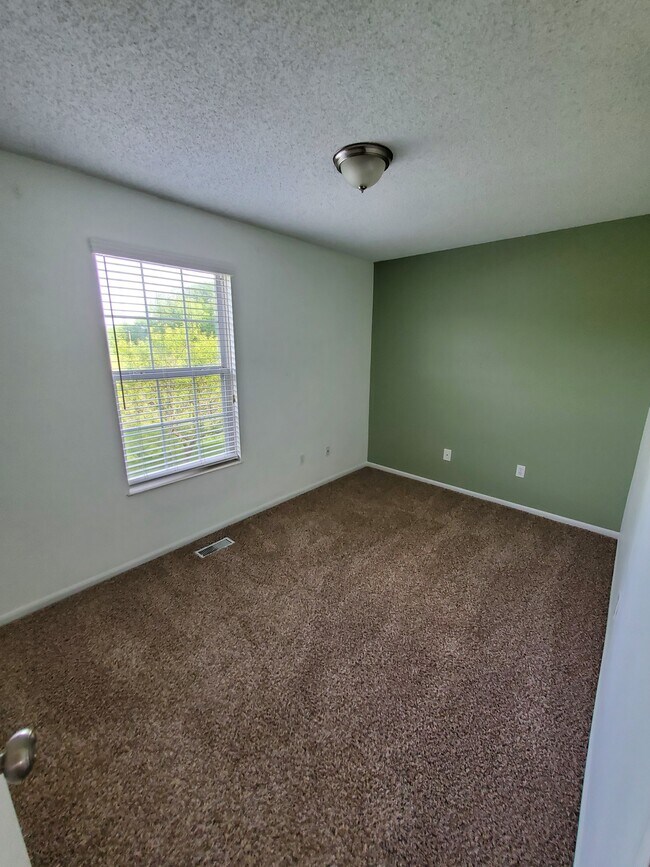 Building Photo - 1695 Ridgebury Dr