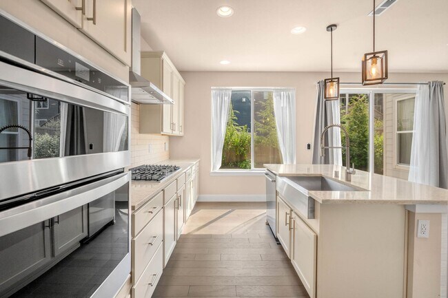 Building Photo - Rare Find – Luxury 6-Bedroom Home with Two...