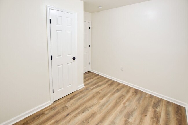 Building Photo - 1923 Bancroft Dr