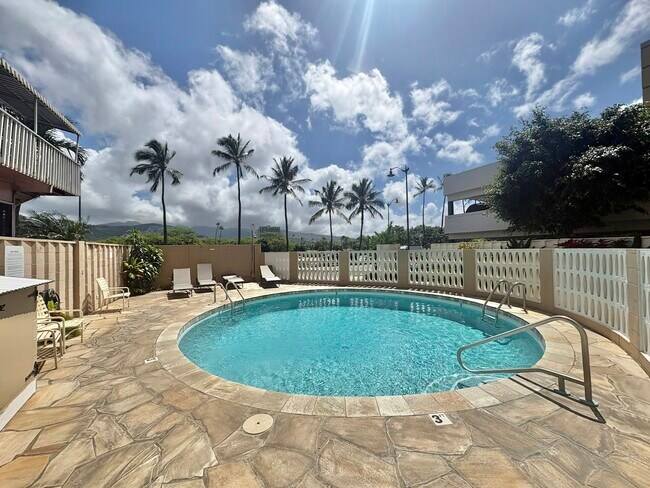 Building Photo - 2415 Ala Wai Blvd
