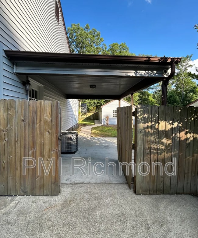 Building Photo - 10505 Queensway Ct