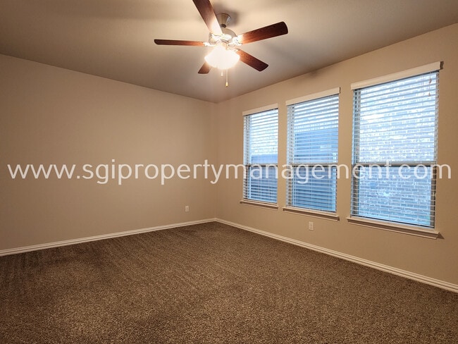 Building Photo - 2024 Miramar Dr