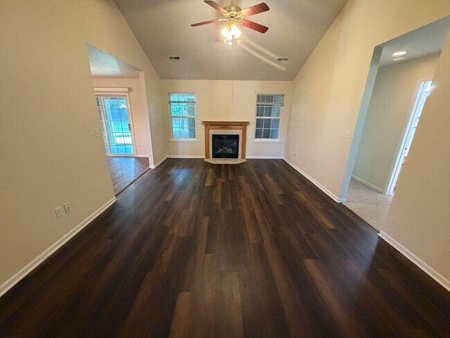 Building Photo - 509 Amazon Dr