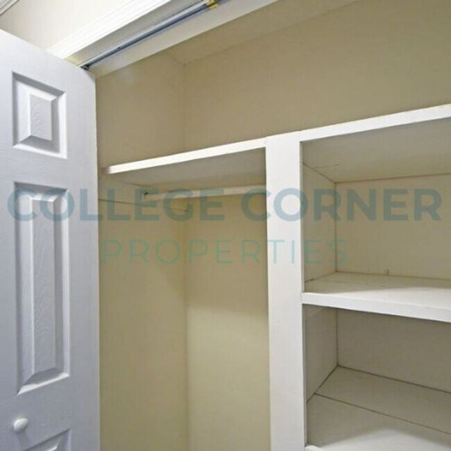 Building Photo - 1400 Brookwood Dr