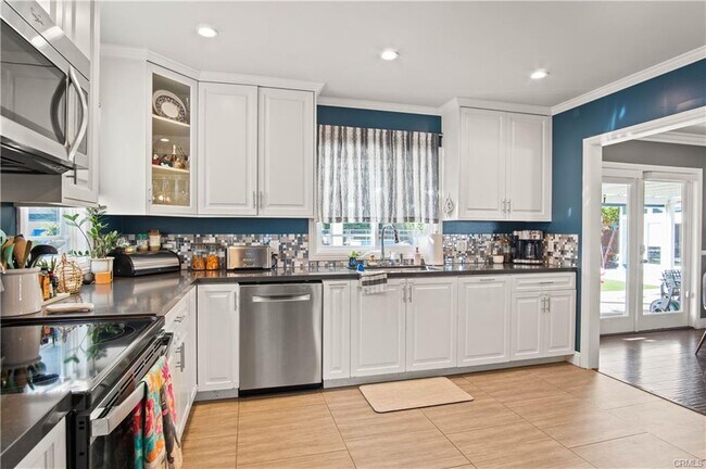 Building Photo - 6835 Aldea Ave