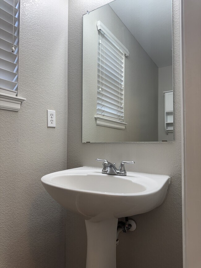 Building Photo - 1416 S Ensenada St