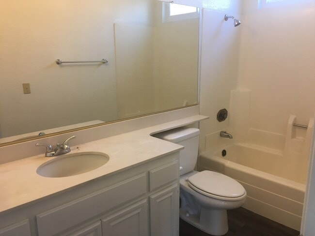 Building Photo - Stunning 5-Bedroom Home for Rent in Desirable Corona Neighborhood!