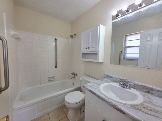 Building Photo - 5BR/2BA home with large family room