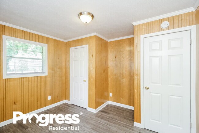 Building Photo - 6185 Marilla St