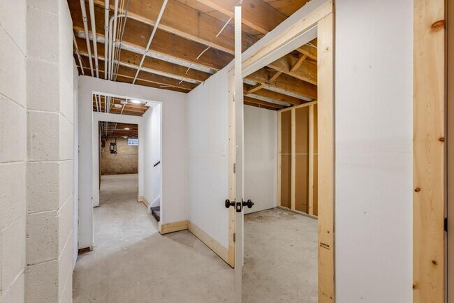 Building Photo - 2034 S 81st St