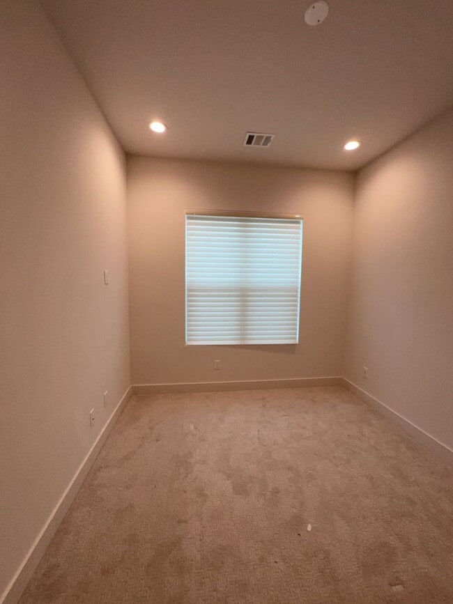 Building Photo - 2414 Gray St