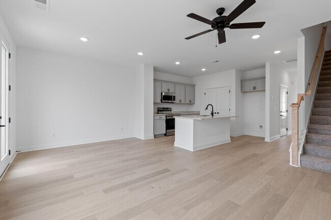 Building Photo - Beautiful 3-Bed Townhome at James Creek, Now Offering ONE MONTH FREE RENT!!!