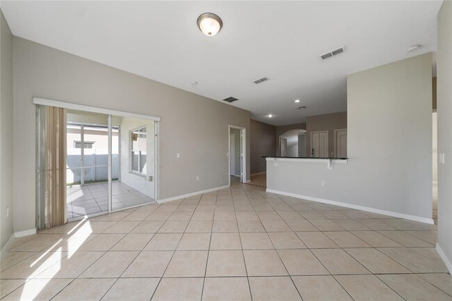 Building Photo - 607 Hacienda Cir