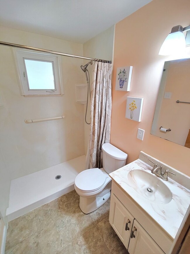 Building Photo - *Beautifully Updated 3BD/2BA Single Family Home Available in Whitehall*