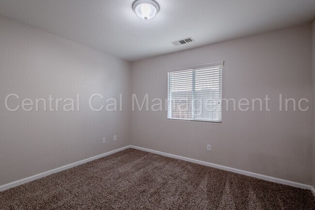 Building Photo - 4 Bedroom/2 Bath Home with Solar - $2695 p...