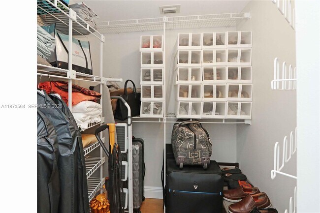 Building Photo - 3530 Mystic Pointe Dr