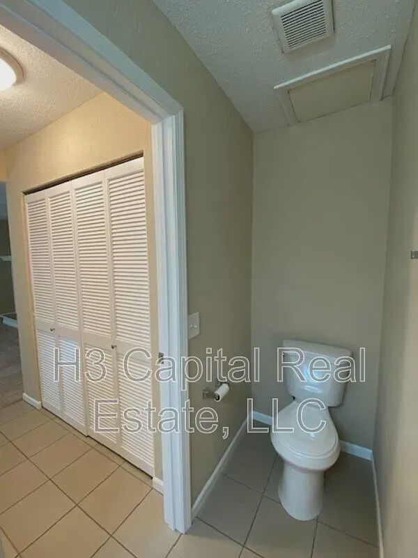 Building Photo - 112 Sunnyside St