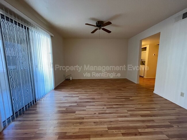 Building Photo - 10610 S 48th St