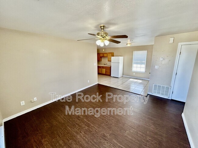 Building Photo - 218 E 14th St