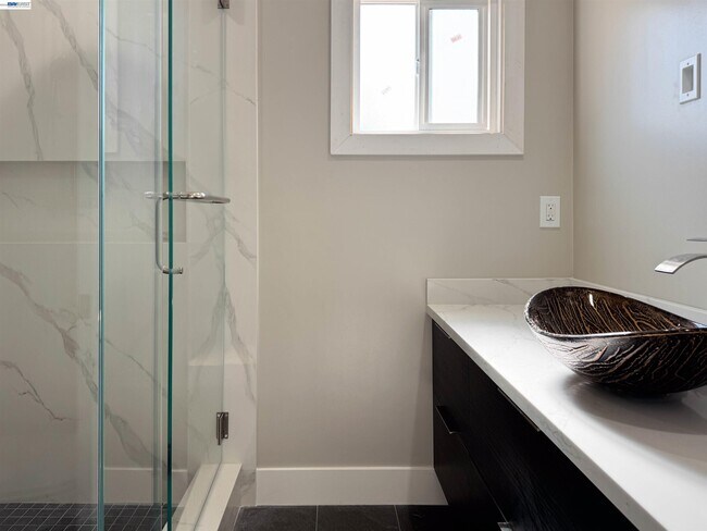 Building Photo - 2071 Seacliff Dr