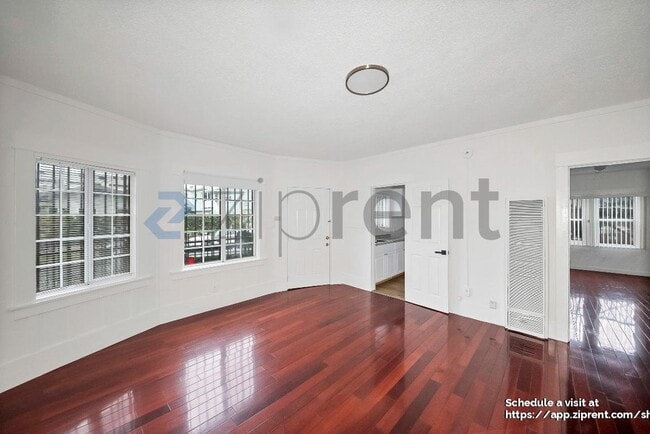 Building Photo - 1425 3rd Ave