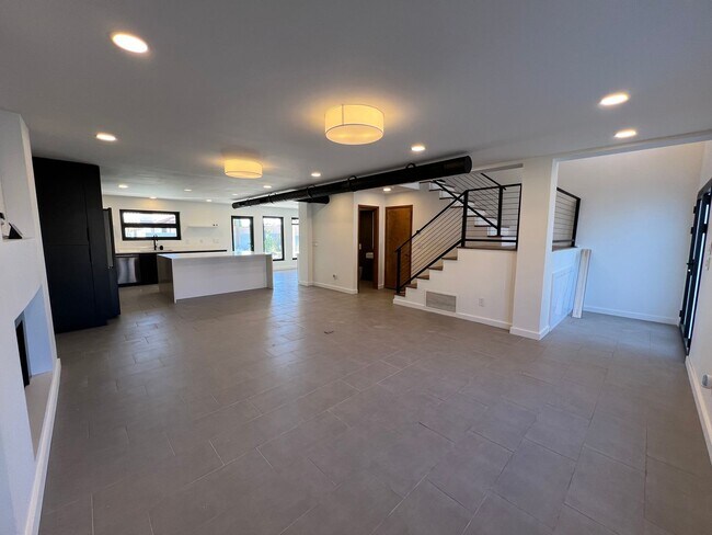 Building Photo - POOL HOME IN SHEFFIELD ESTATES!